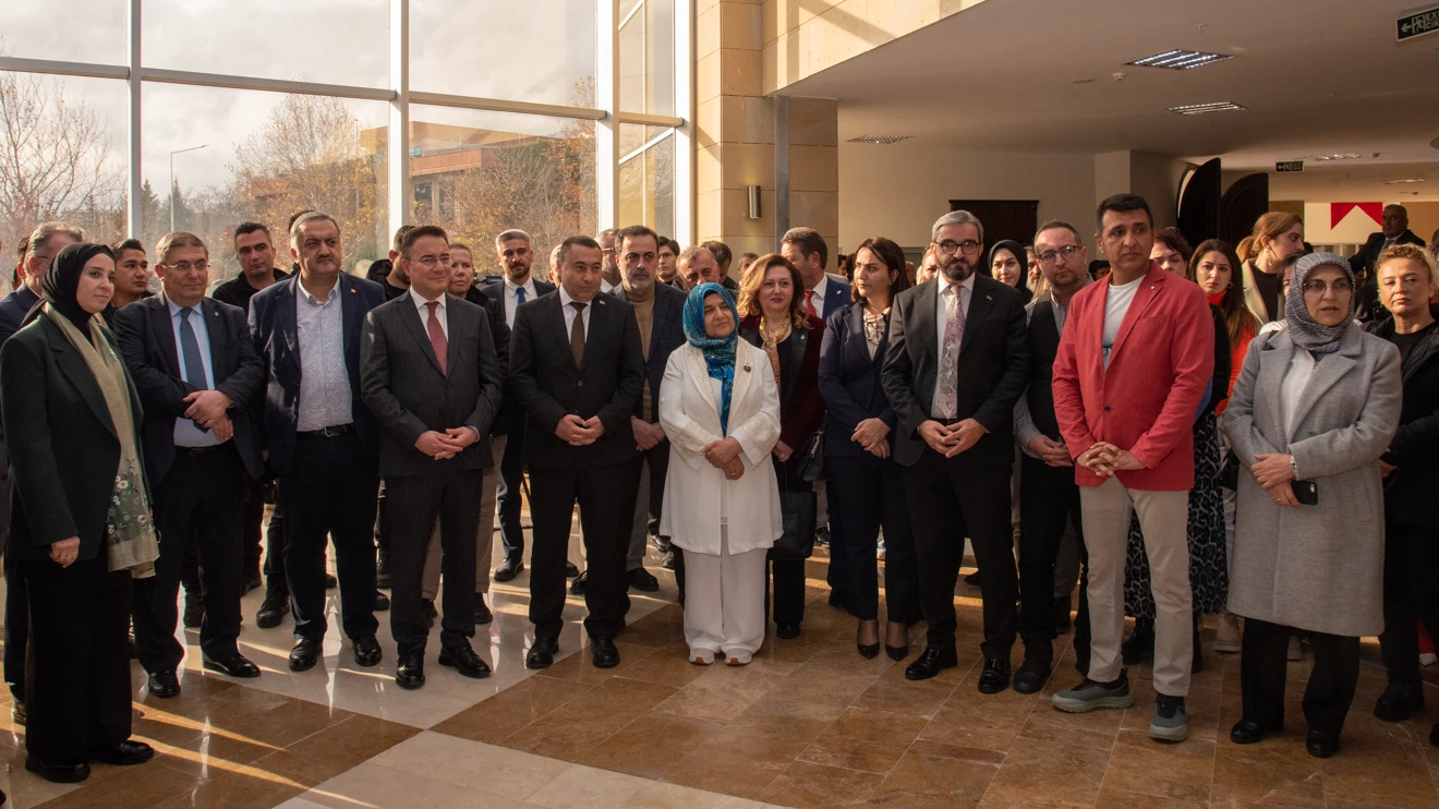 “Saklı Kalan Fırçam” başlıklı resim sergisi Selçuk Üniversitesinde açıldı